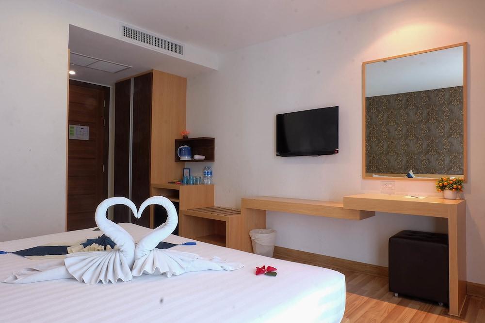 Icheck Inn Central Patong Luaran gambar